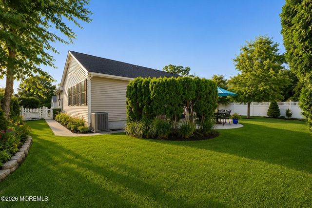 653 Neptune Avenue, Beachwood, NJ 08722