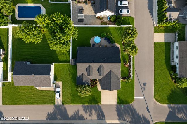 653 Neptune Avenue, Beachwood, NJ 08722