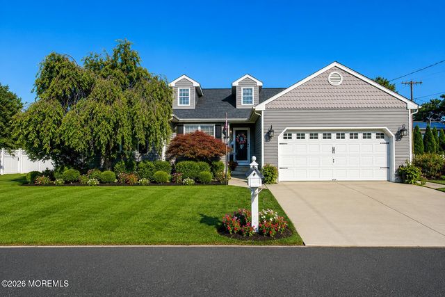 653 Neptune Avenue, Beachwood, NJ 08722