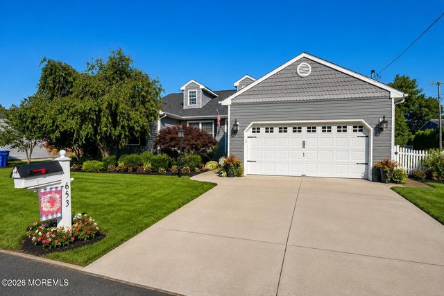 653 Neptune Avenue, Beachwood, NJ 08722
