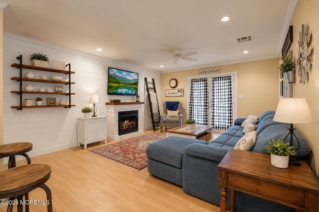 653 Neptune Avenue, Beachwood, NJ 08722