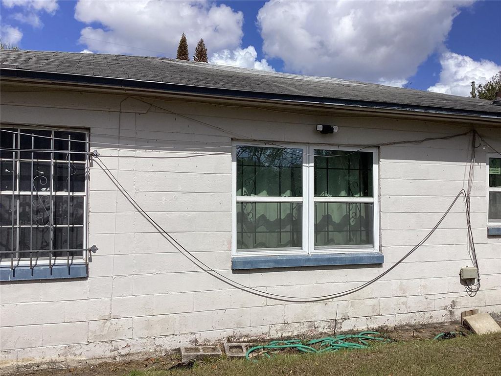 Image 3 of property listing at 642 20TH STREET, Orlando, FL 32805