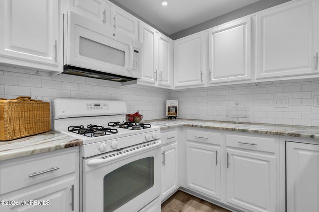 1206B Thornbury Lane, Manchester, NJ 08759