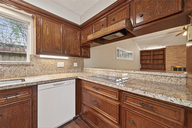 4215 Long Grove Drive, Seabrook, TX 77586