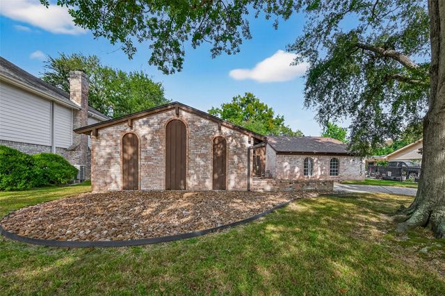 4215 Long Grove Drive, Seabrook, TX 77586