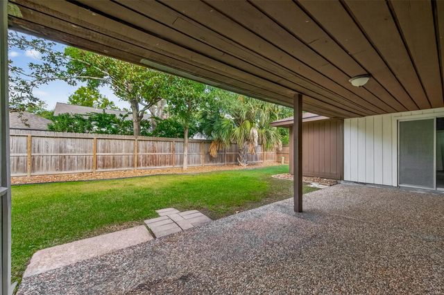 4215 Long Grove Drive, Seabrook, TX 77586