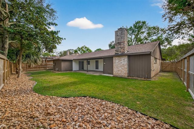 4215 Long Grove Drive, Seabrook, TX 77586