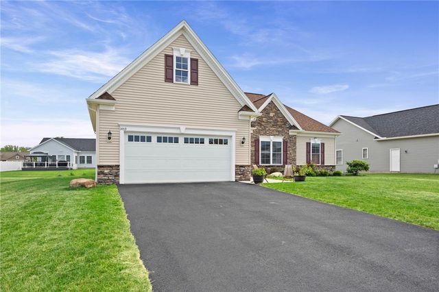 1459 Quail Creek Trail, Webster, NY 14580