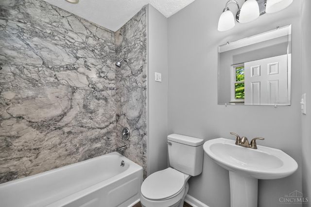 2598 McHenry Road, Goshen Twp, OH 45122