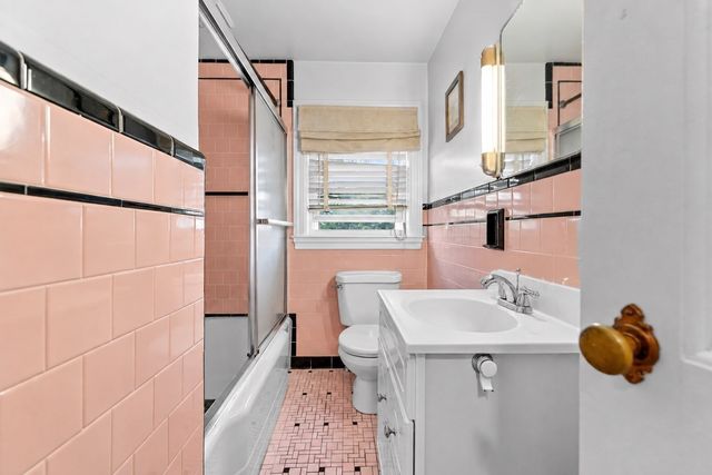 19 Nautilus St, New Bedford, MA 02744