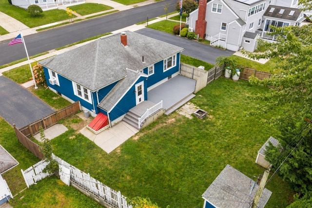 19 Nautilus St, New Bedford, MA 02744