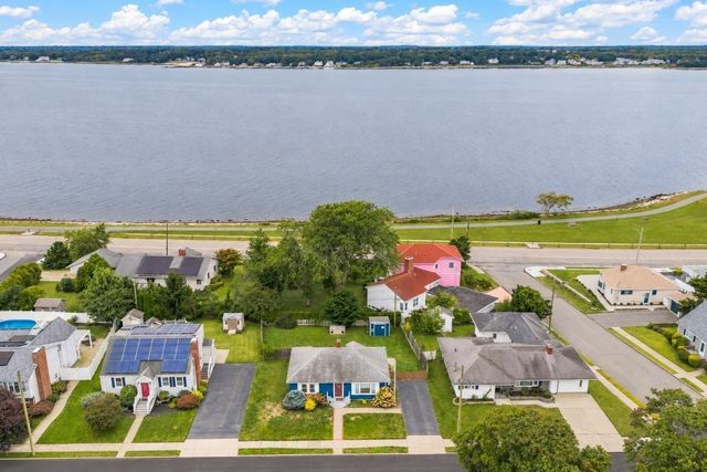 19 Nautilus St, New Bedford, MA 02744
