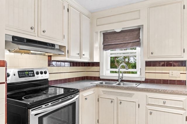 19 Nautilus St, New Bedford, MA 02744
