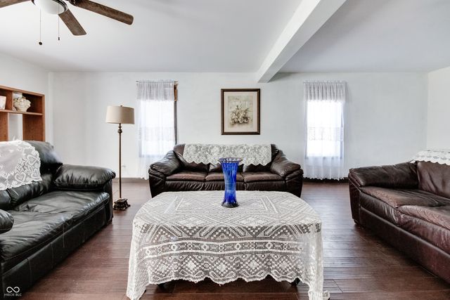 8 Mill Springs, Coatesville, IN 46121