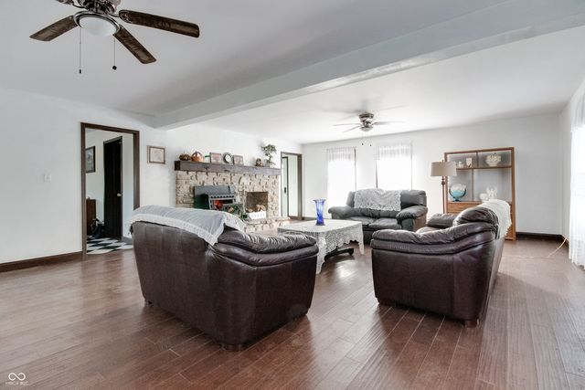 8 Mill Springs, Coatesville, IN 46121