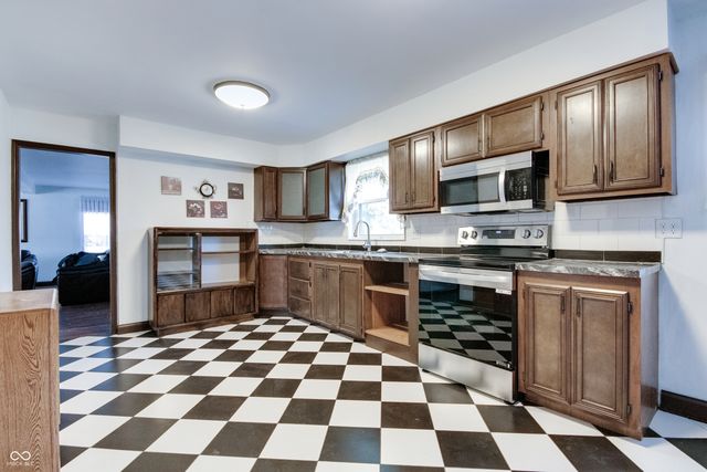 8 Mill Springs, Coatesville, IN 46121