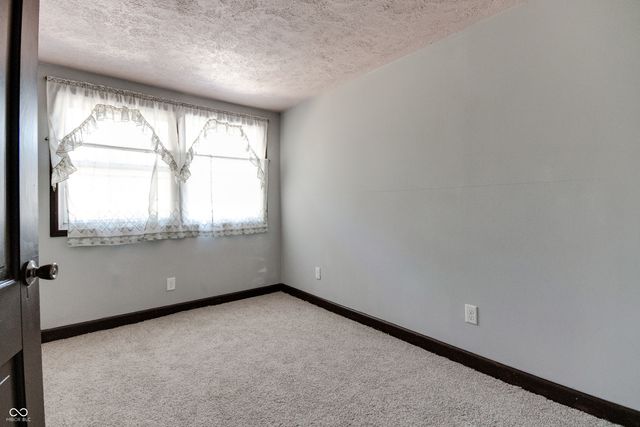 8 Mill Springs, Coatesville, IN 46121