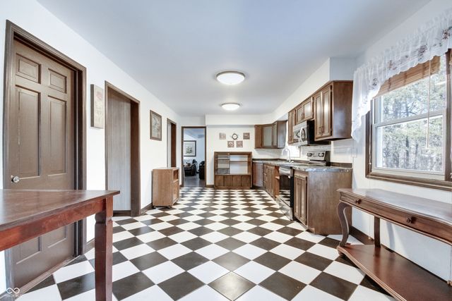 8 Mill Springs, Coatesville, IN 46121