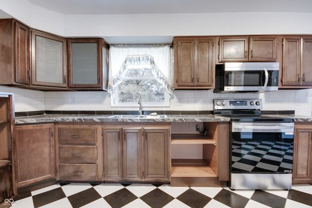 8 Mill Springs, Coatesville, IN 46121