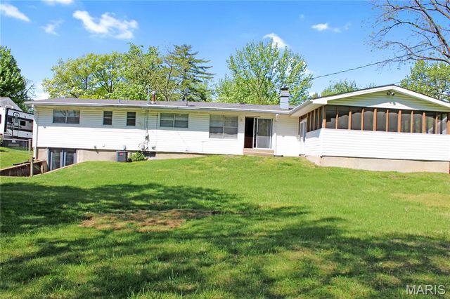 222 Pleasant Grove Avenue, Ballwin, MO 63011