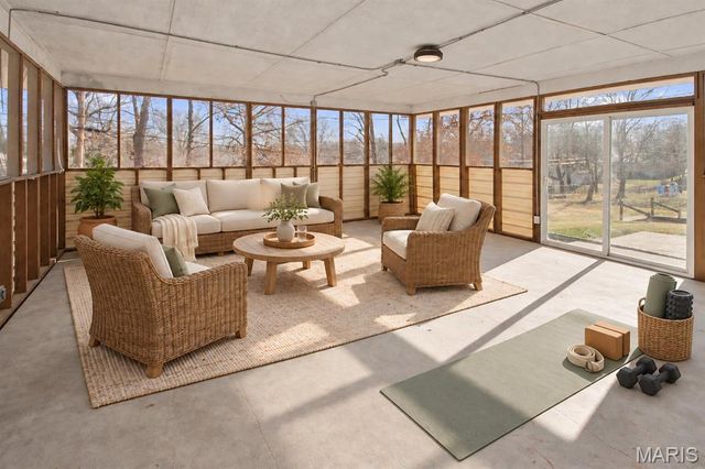 222 Pleasant Grove Avenue, Ballwin, MO 63011