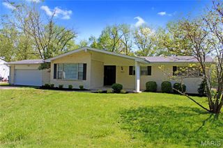 222 Pleasant Grove Avenue, Ballwin, MO 63011