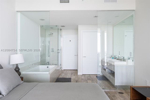 650 NE 32nd St PH5003, Miami, FL 33137