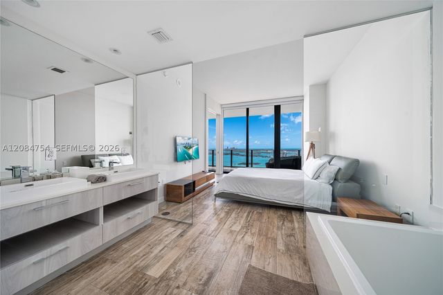 650 NE 32nd St PH5003, Miami, FL 33137