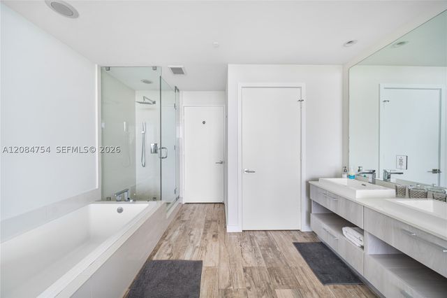 650 NE 32nd St PH5003, Miami, FL 33137