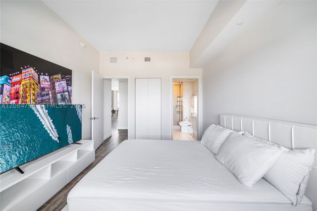 650 NE 32nd St PH5003, Miami, FL 33137