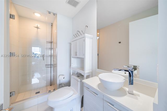 650 NE 32nd St PH5003, Miami, FL 33137