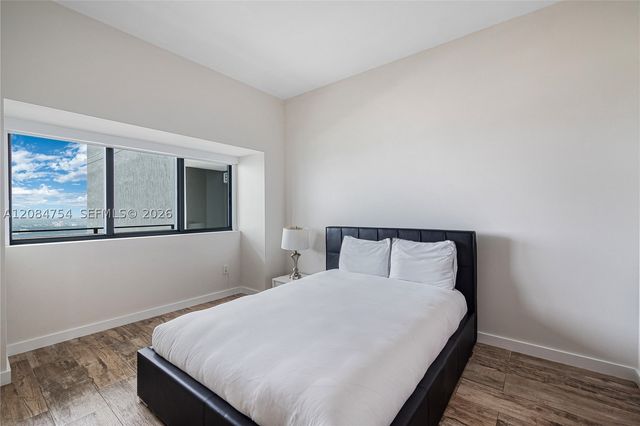 650 NE 32nd St PH5003, Miami, FL 33137