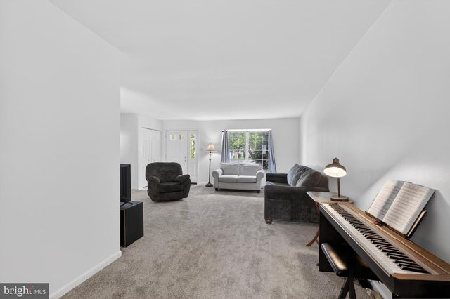 332 COUNTRYSIDE CT, Collegeville, PA 19426