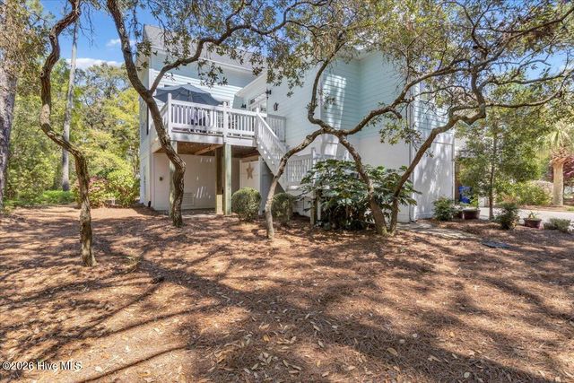 711 Alyssum Avenue, Oak Island, NC 28465