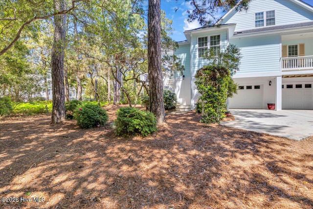 711 Alyssum Avenue, Oak Island, NC 28465