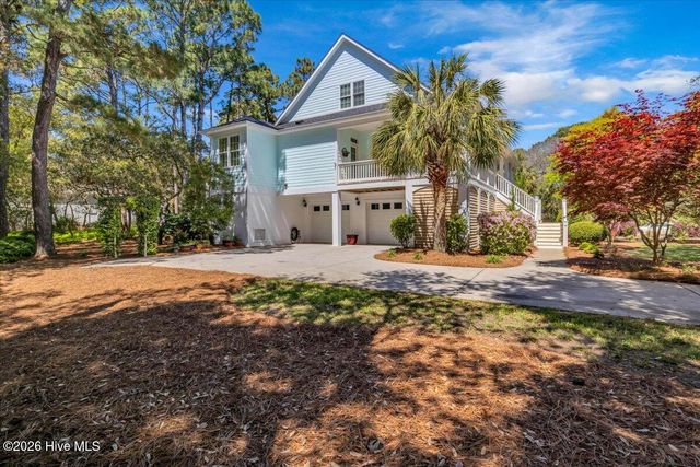 711 Alyssum Avenue, Oak Island, NC 28465