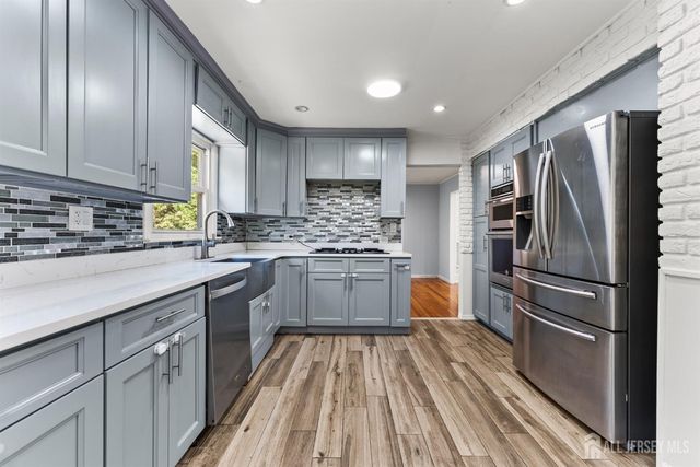 14 Mayling Court, Edison, NJ 08837