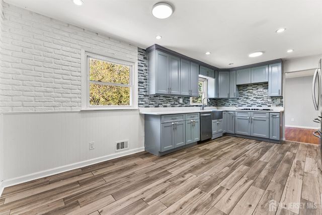 14 Mayling Court, Edison, NJ 08837