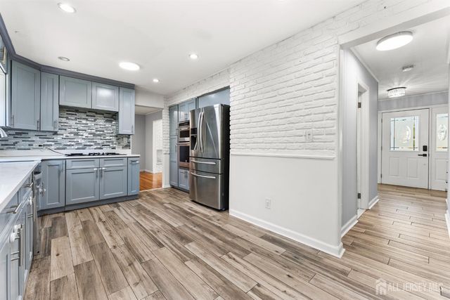 14 Mayling Court, Edison, NJ 08837