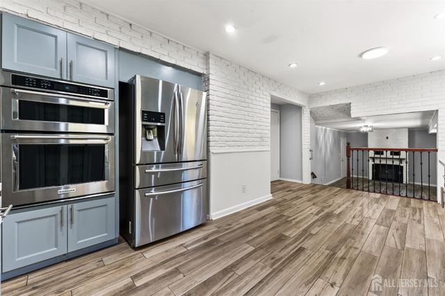 14 Mayling Court, Edison, NJ 08837