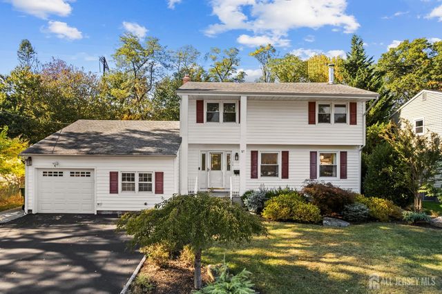14 Mayling Court, Edison, NJ 08837