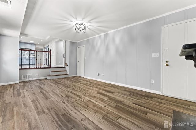 14 Mayling Court, Edison, NJ 08837