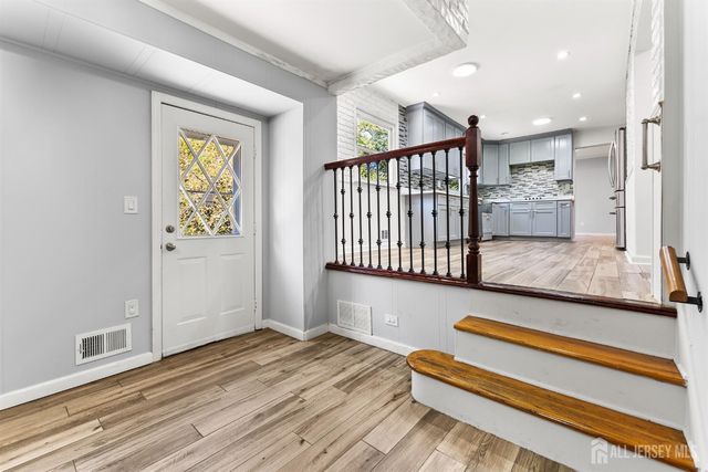14 Mayling Court, Edison, NJ 08837