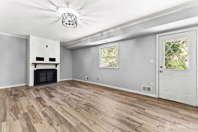14 Mayling Court, Edison, NJ 08837