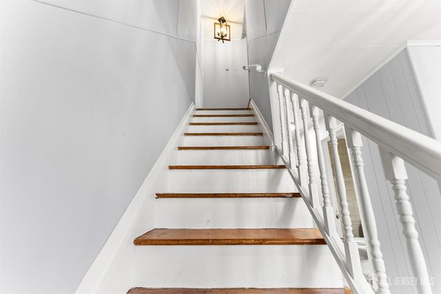 14 Mayling Court, Edison, NJ 08837