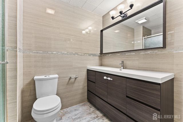 14 Mayling Court, Edison, NJ 08837