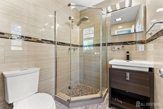 14 Mayling Court, Edison, NJ 08837