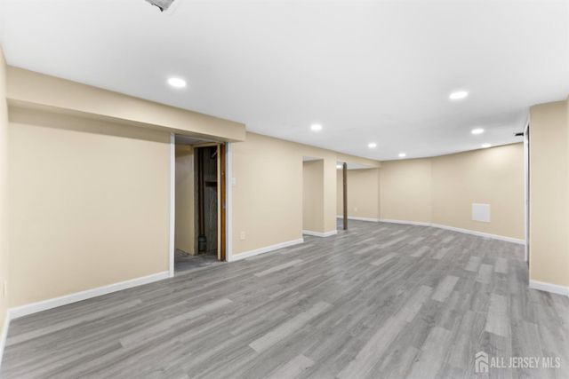 14 Mayling Court, Edison, NJ 08837