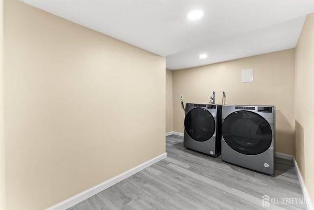 14 Mayling Court, Edison, NJ 08837