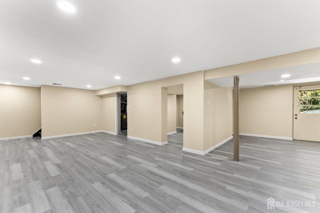 14 Mayling Court, Edison, NJ 08837